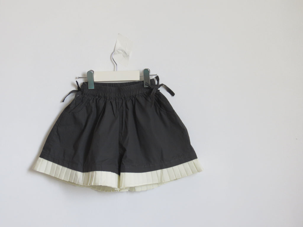 pleated hem shorts