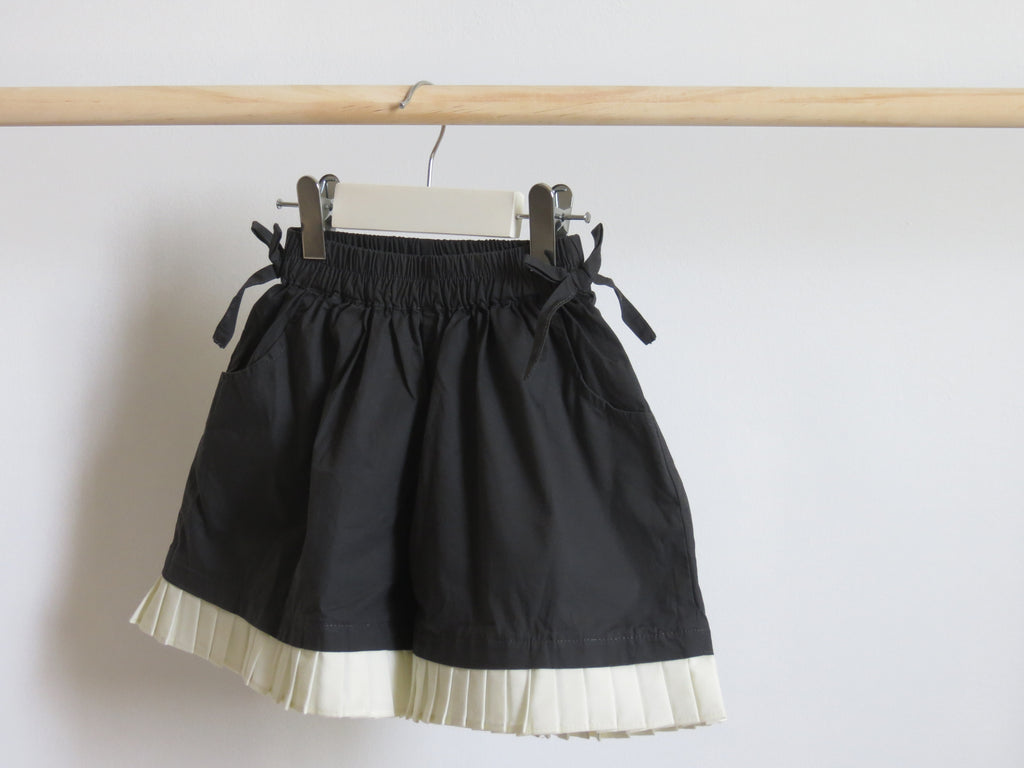 pleated hem shorts